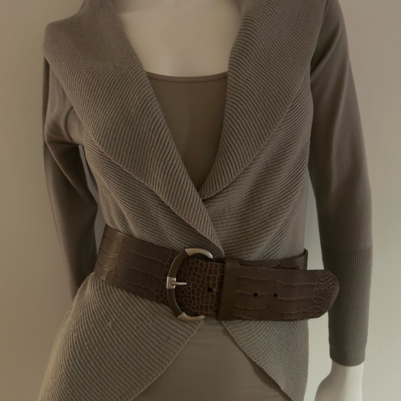 Cami with wrap cardigan and belt from Banana Republic - Picture 2 of 4